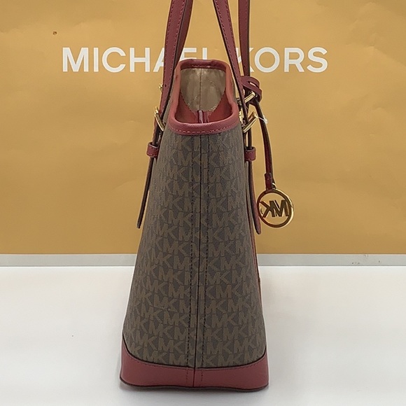 MICHAEL KORS LOGO SHOULDER
TOTE DARK CHERRY COLOR 14.75"W X
10"H × 5.5"D - Picture 6 of 16